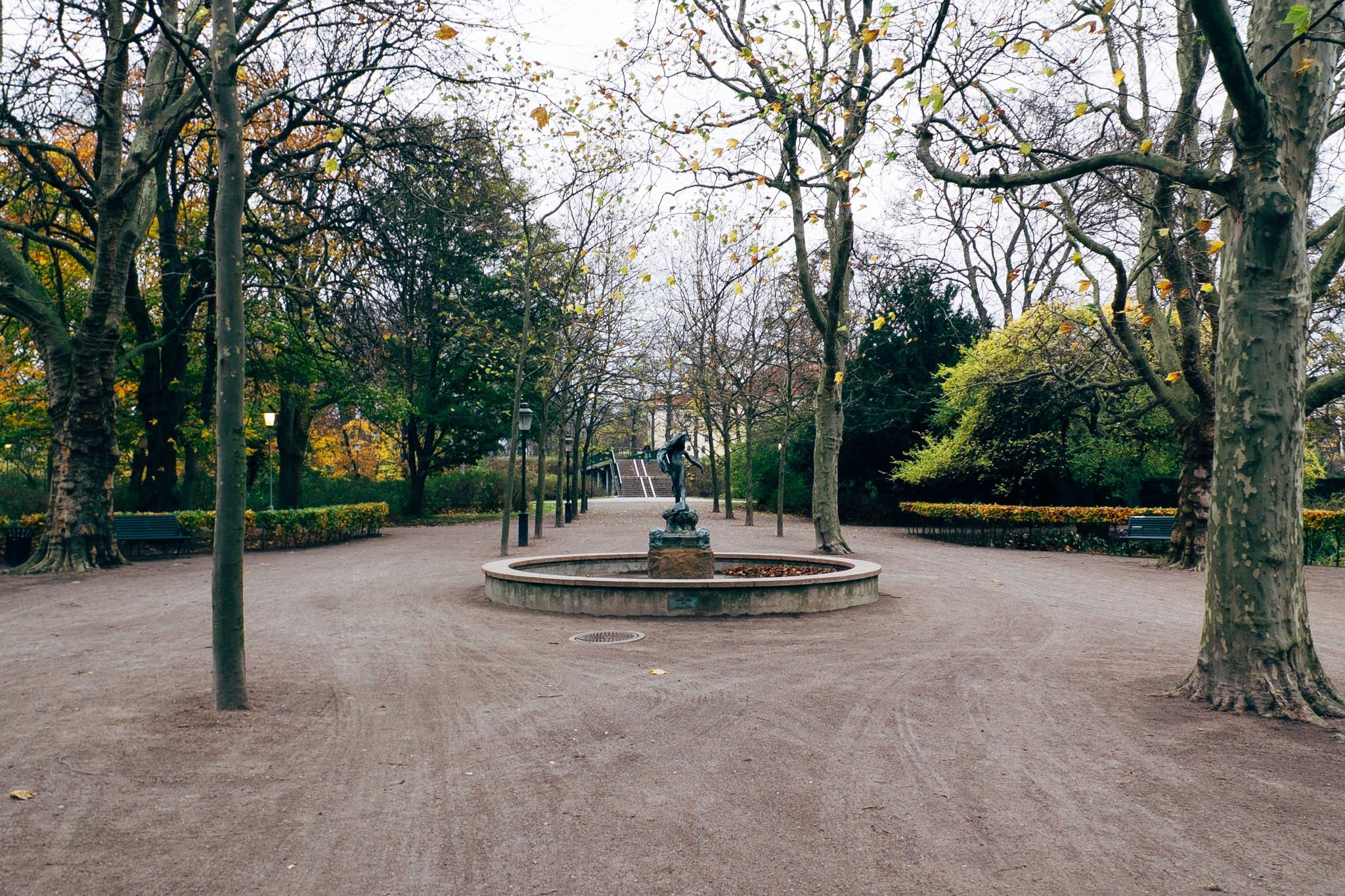 Fountain statue in a Malmö park in autumn.