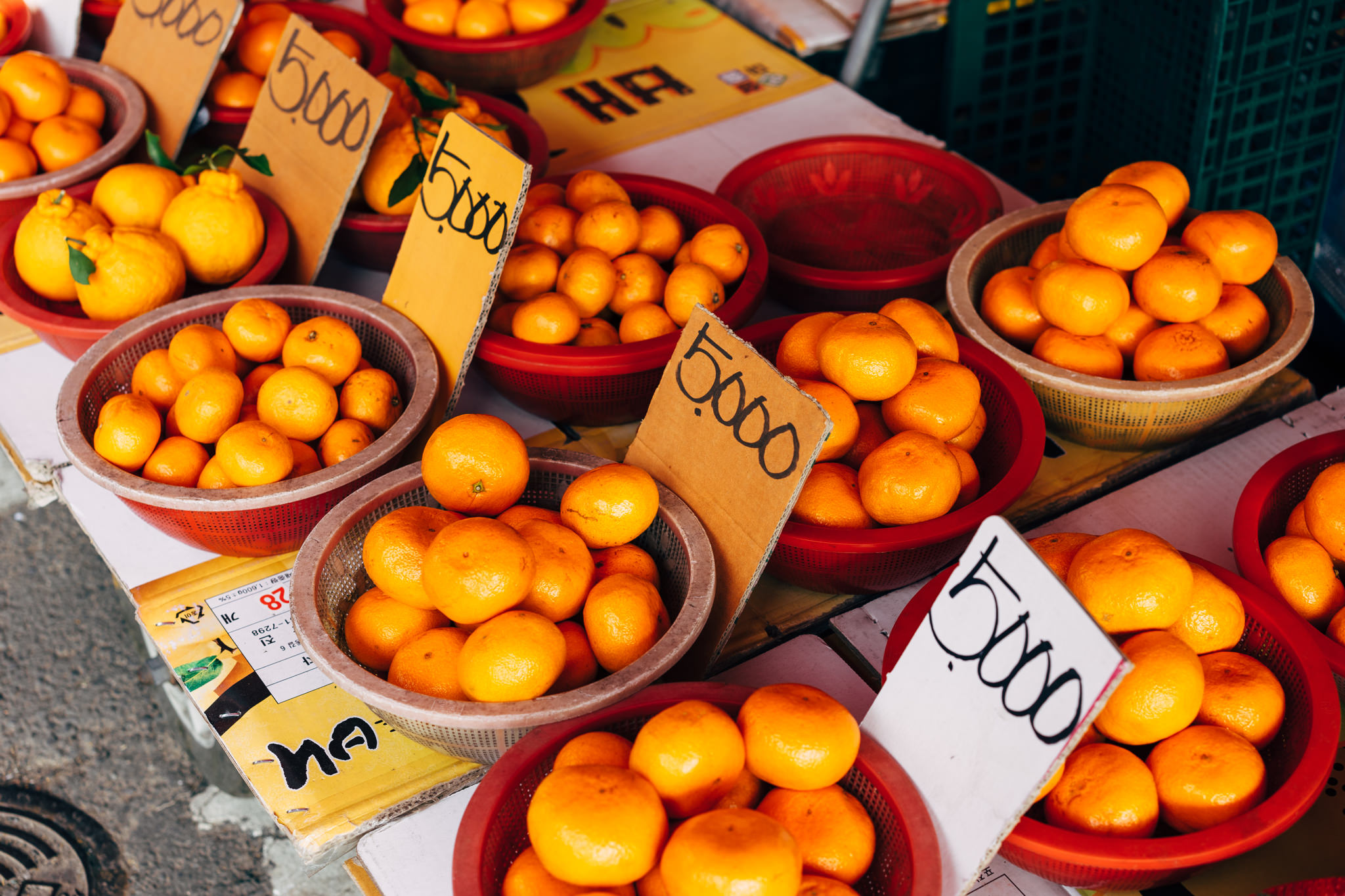 Busan market stall selling tangerines for 5000 won.