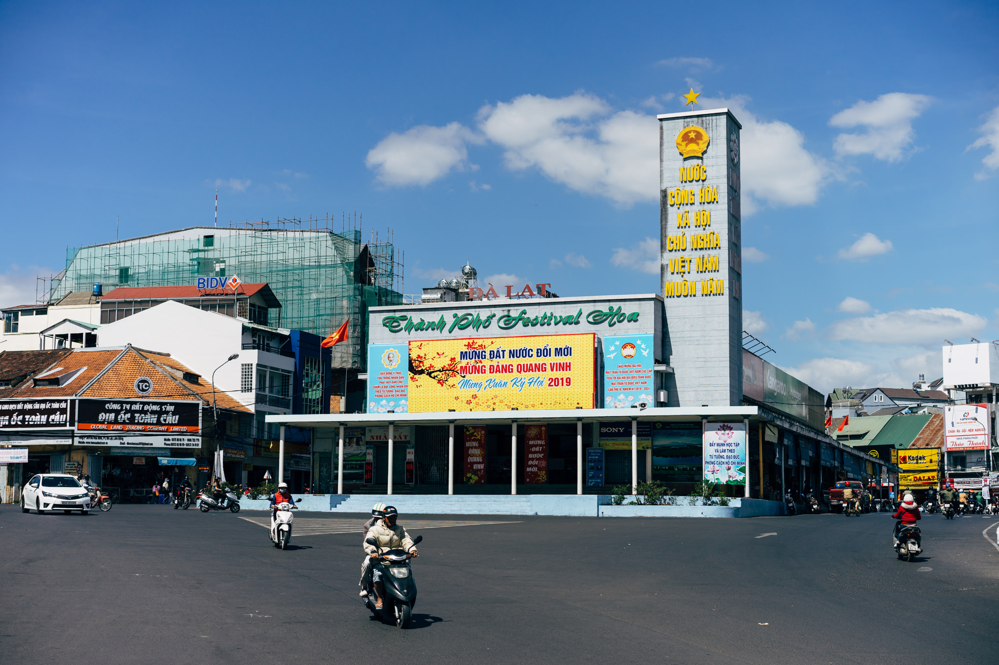 Dalat City Festival Hoa sign and street scene in Vietnam.