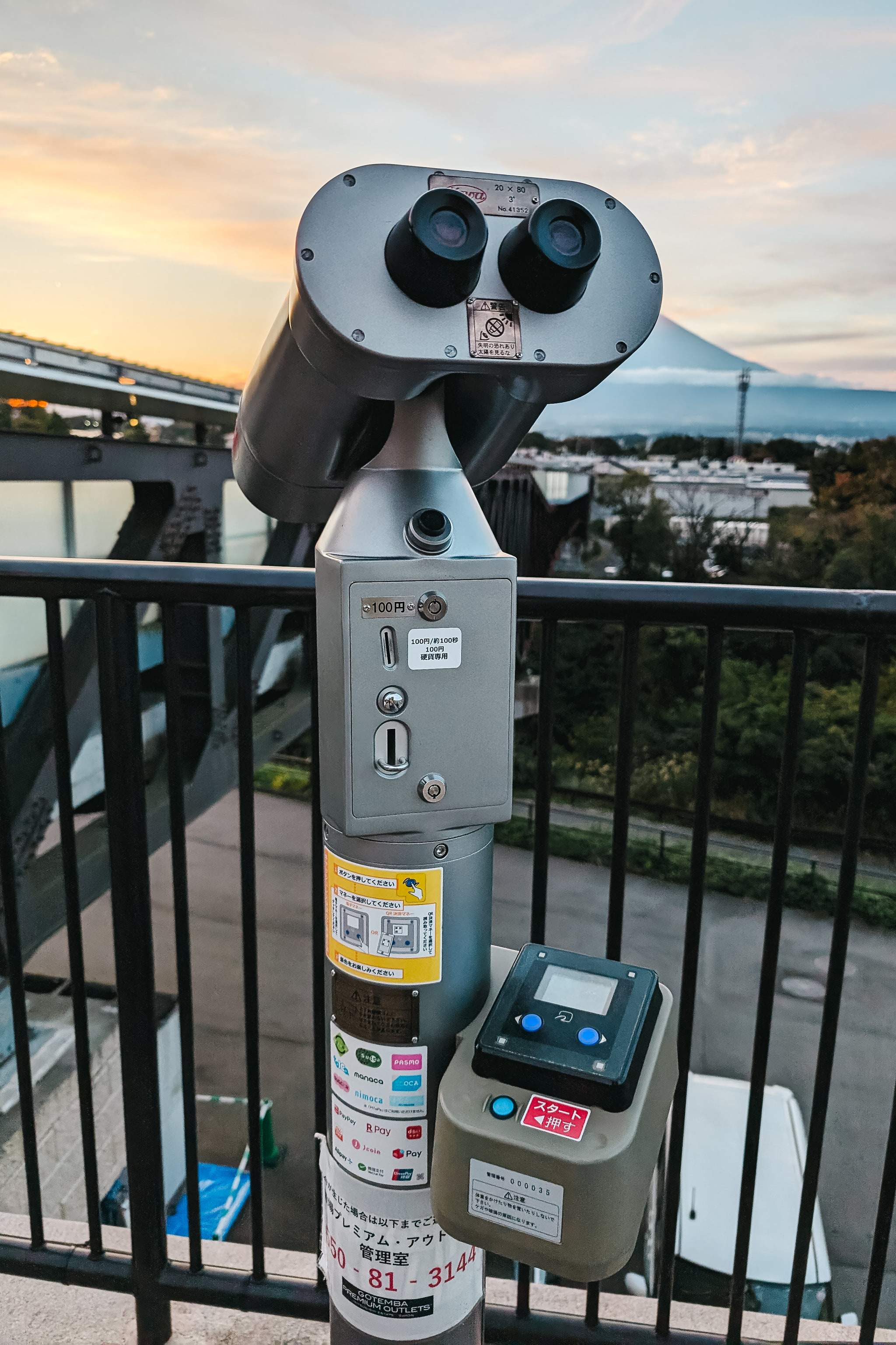 Contactless binocular viewer with payment options.