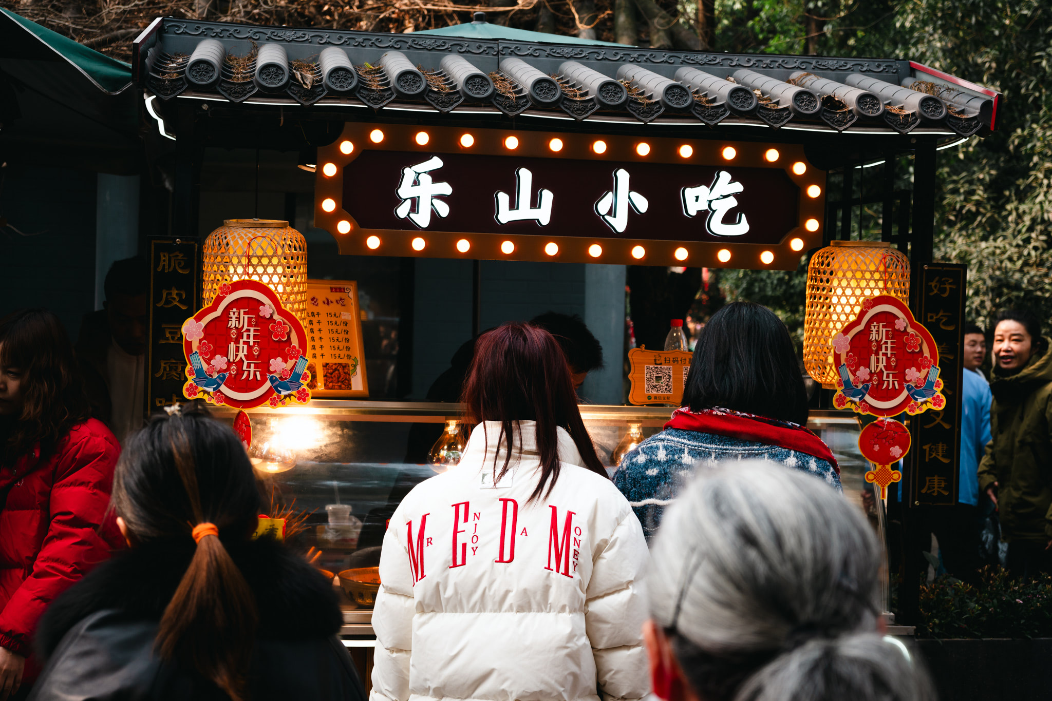 People waiting in line at a Chengdu street food stand.
